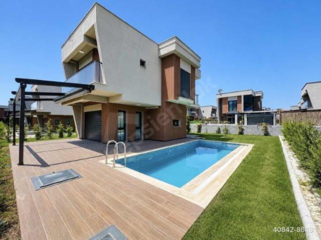 Kuşadasi, Aydin içerisinde satılık Villa
