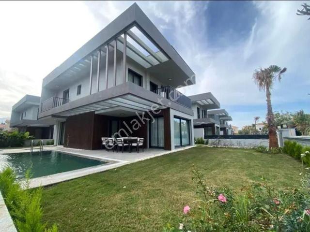 Kuşadasi içerisinde satılık Villa