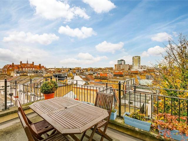 Apartment for rent in London Borough of Hammersmith and Fulham, Greater London