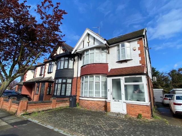 House for rent in Loxford, Greater London
