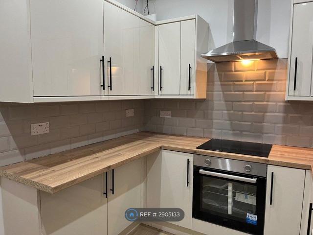 Room for rent in East End Park, West Yorkshire