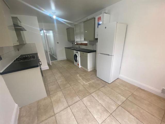 Apartment for rent in Mill Hill, Greater London