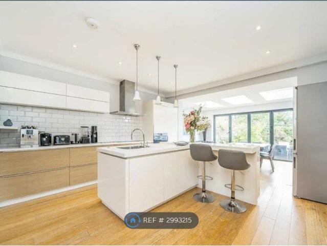 House for rent in Cricklewood, Greater London