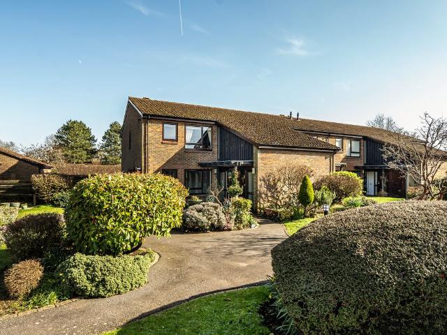Apartment for rent in Fole, Surrey