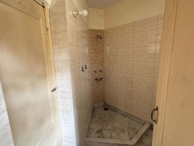Property for rent in Deri