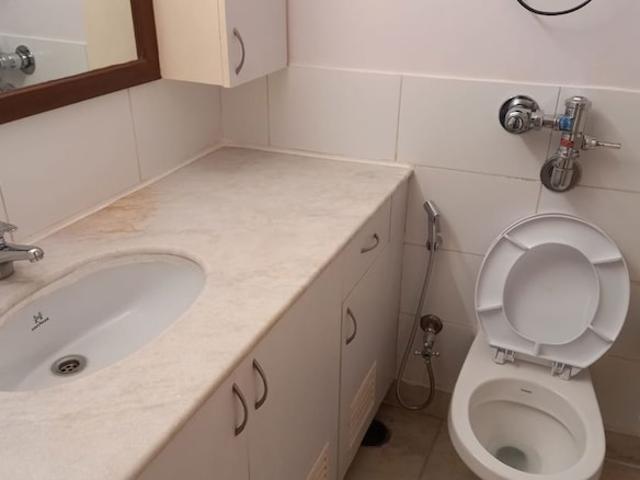 Property for rent in Deri