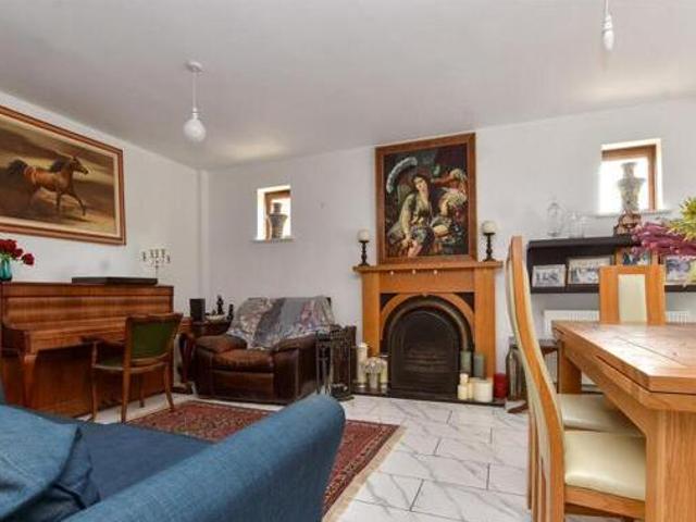 House for sale in Pachesham Park, Surrey