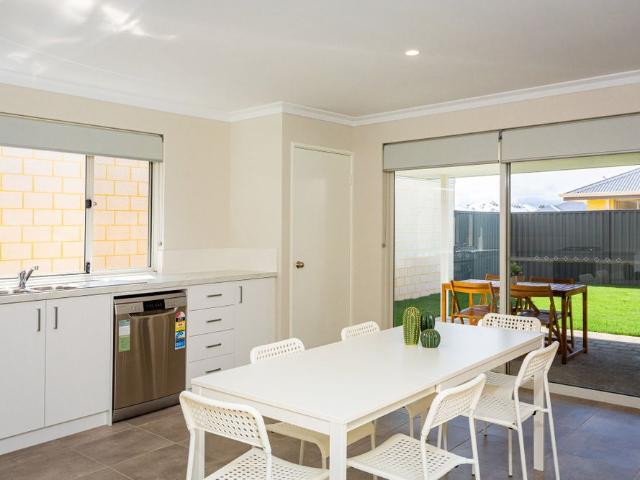 Room for rent in Cockburn, Western Australia