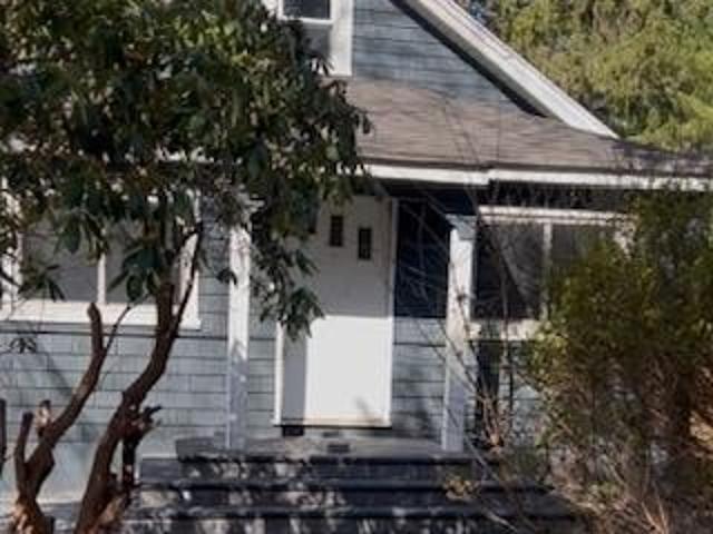 House for sale in Manorville