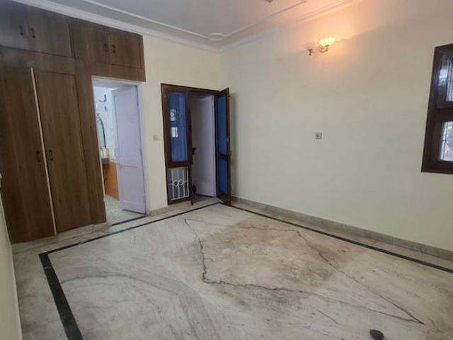 Flat for rent in Deri