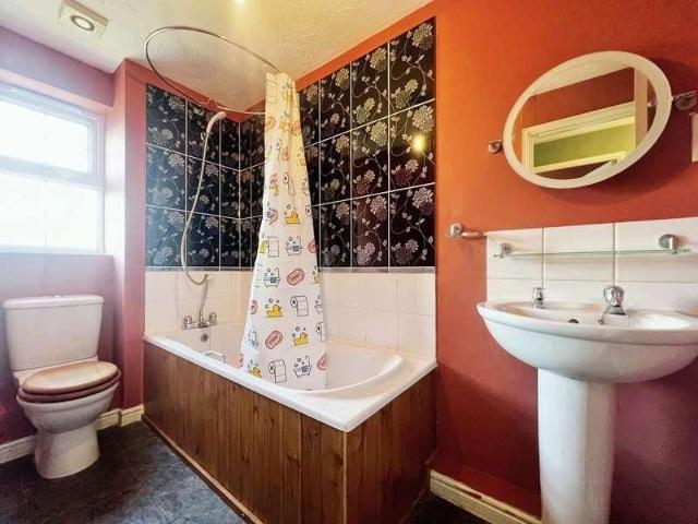 Townhouse for rent in Pengam Green, Falcon Lodge