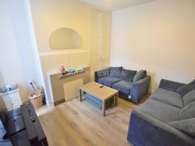 House for rent in Newtown, Reading