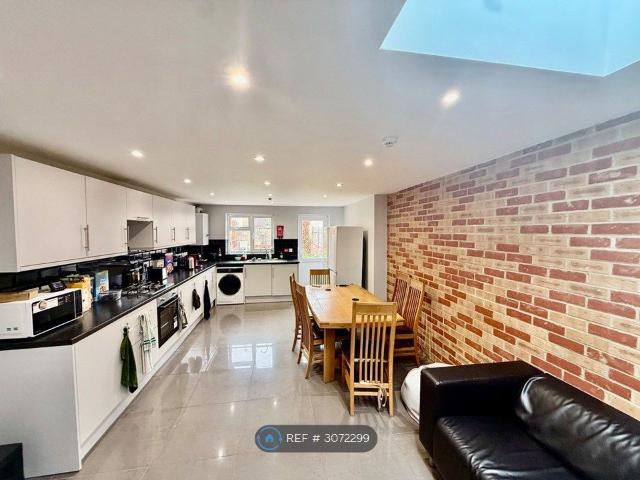 House for rent in Newtown, Reading