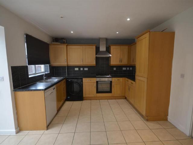 House for rent in Kingsbury, Greater London