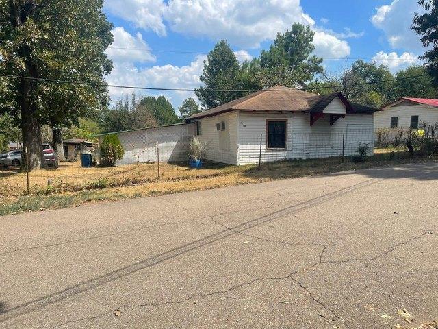 House for sale in De Queen, Sevier County