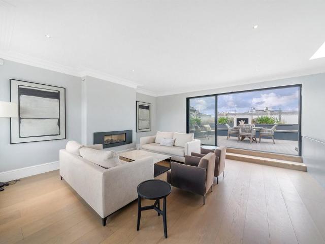 Apartment for rent in South Kensington, Greater London