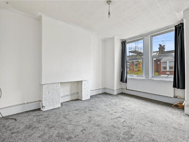 Apartment for rent in Dudden Hill, Greater London