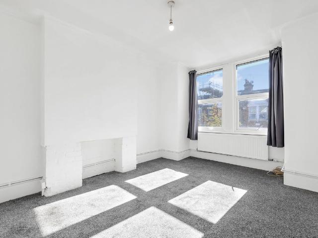 Apartment for rent in Dudden Hill, Greater London