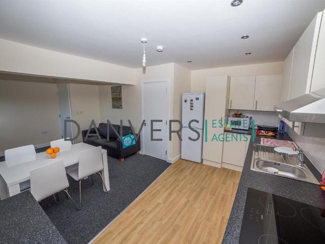Room for rent in Bede Island, Old Wharf