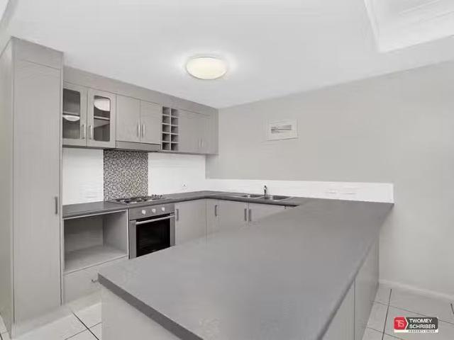 Apartment for rent in Redlynch, Queensland