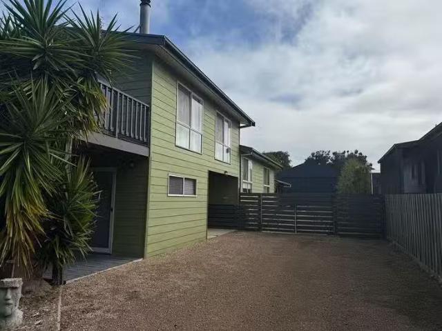 House for rent in Wimbledon Heights, Victoria