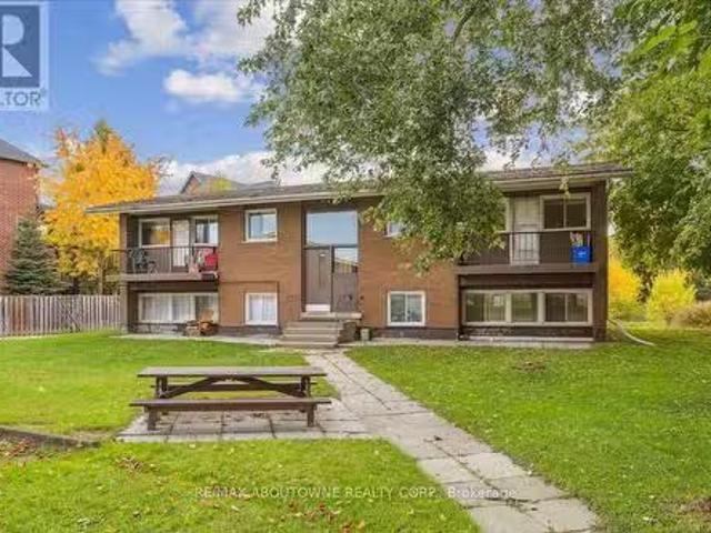 House for rent in Burlington, Ontario