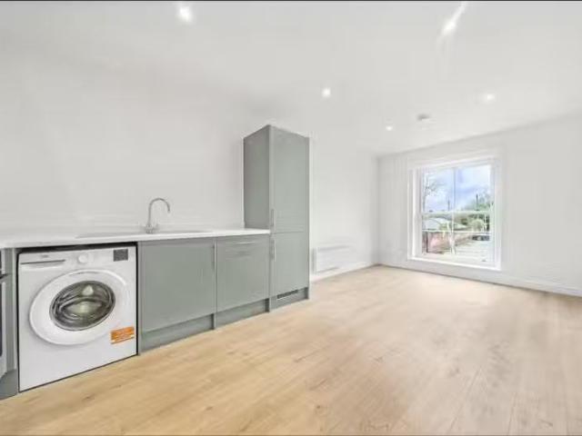Apartment for rent in Westborough, Surrey