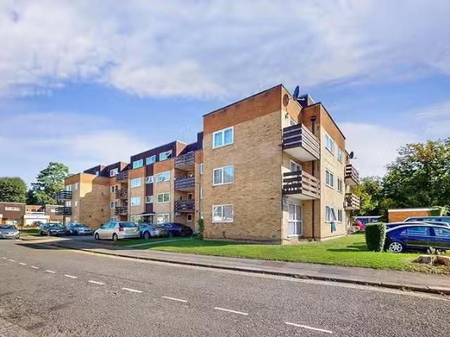 Apartment for rent in Little Stanmore, Greater London