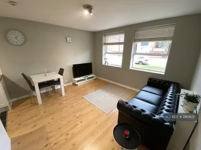House for rent in Green Close, Warwickshire