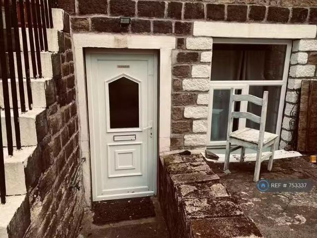 House for rent in Milnsbridge, West Yorkshire