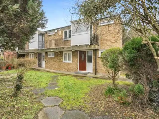 House for rent in Burnt Oak, Greater London
