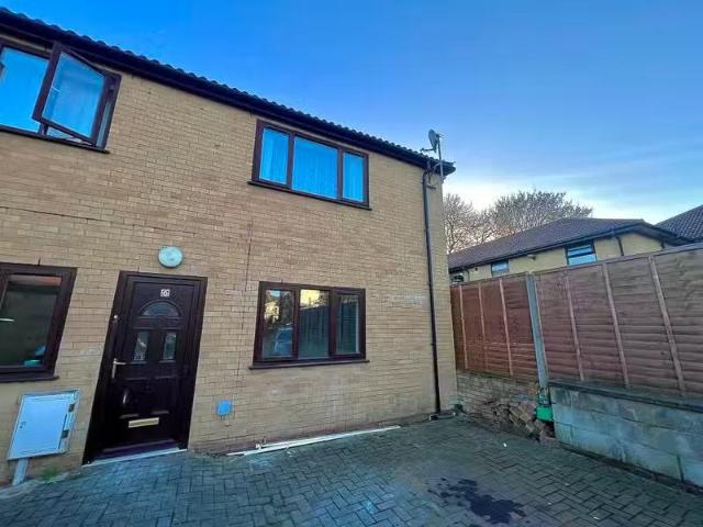 House for rent in Calderstones