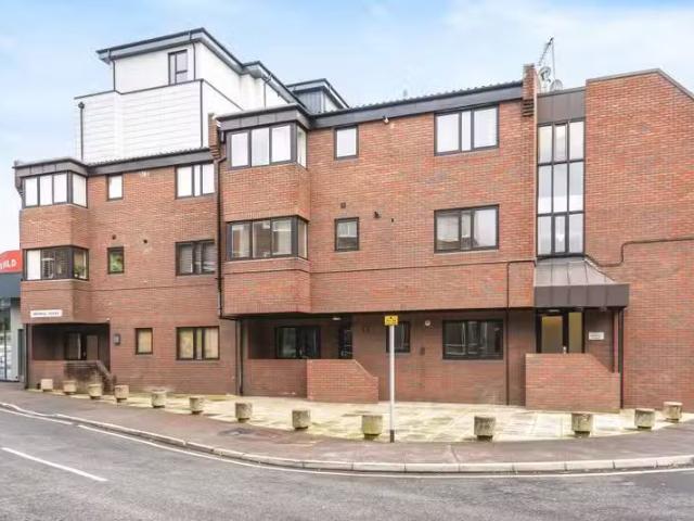 House for rent in Row Town, Surrey