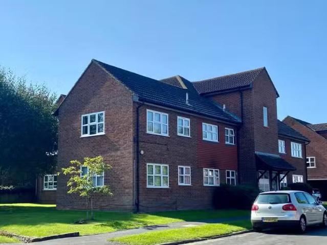 House for rent in Pachesham Park, Surrey
