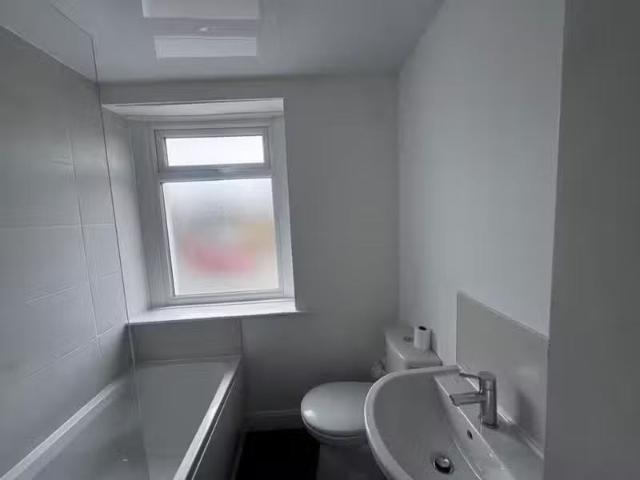 House for rent in Milnsbridge, West Yorkshire
