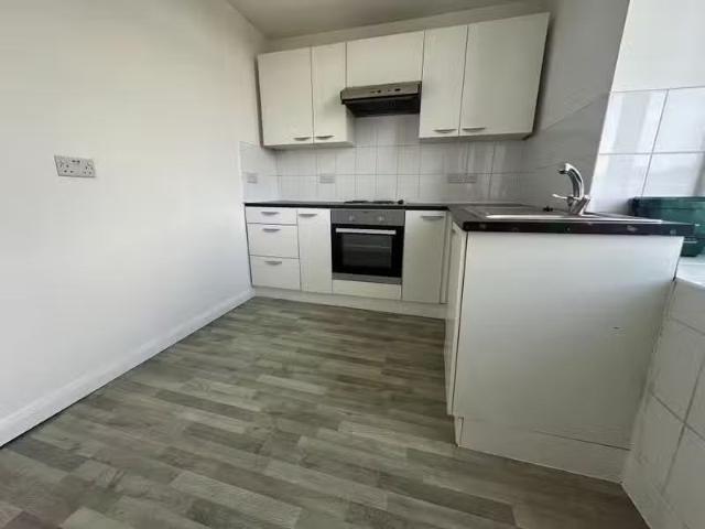 Apartment for rent in Pen-y-coedcae, Pontypridd