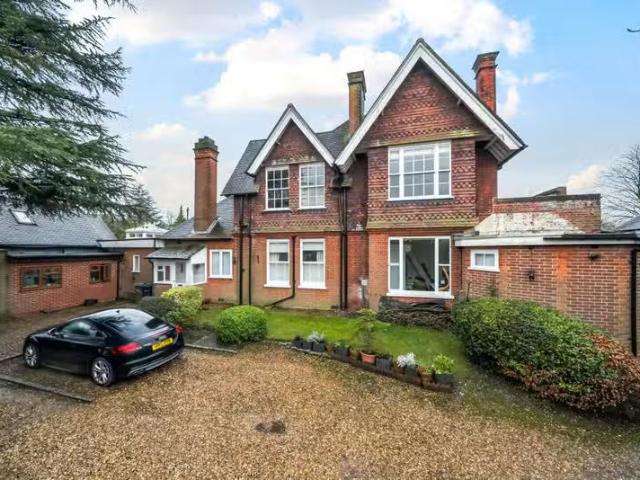 Apartment for rent in Westborough, Surrey