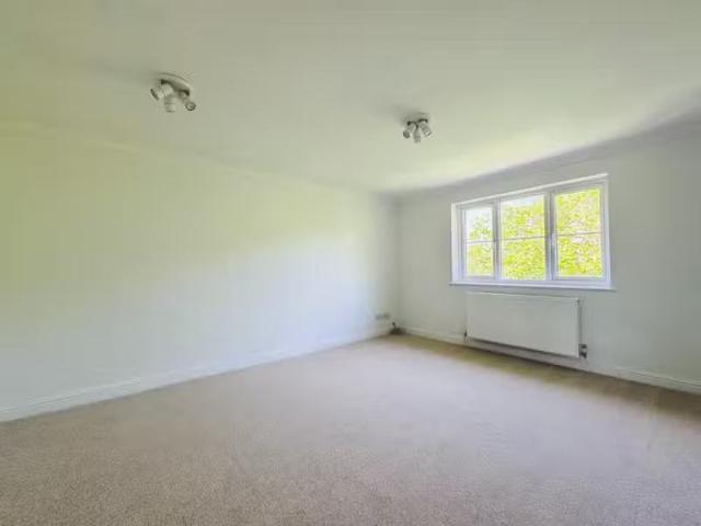 House for rent in Tolworth, Greater London