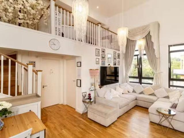 House for rent in Caterham on the Hill, Hillview