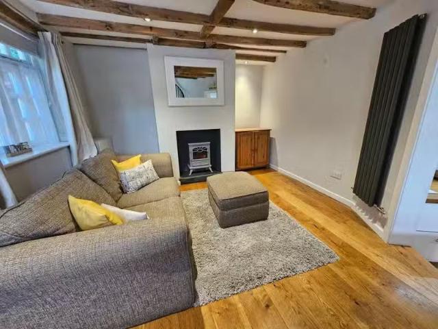 House for rent in Abbey End, Green Close