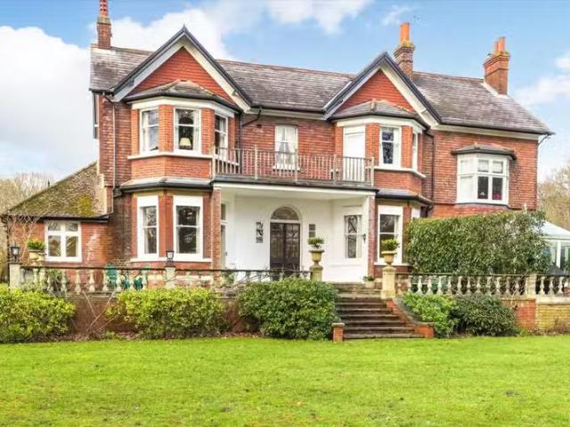 House for rent in Pachesham Park, Surrey