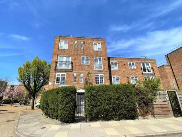 House for rent in South Wimbledon, Greater London