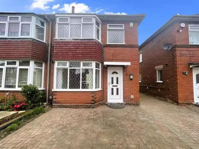 House for rent in Chessington, Greater London