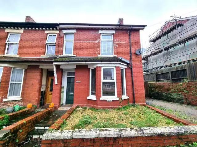House for rent in Charlesworth, East Midlands