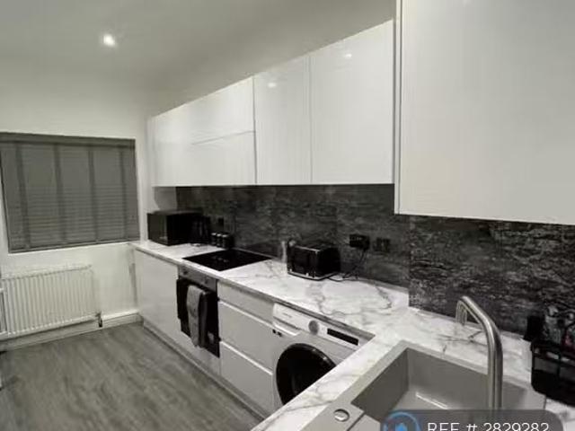 House for rent in Calderstones