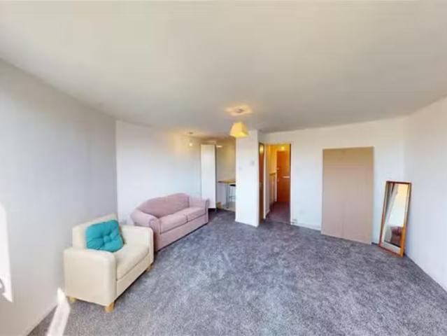 Apartment for rent in Woodford Bridge, Greater London