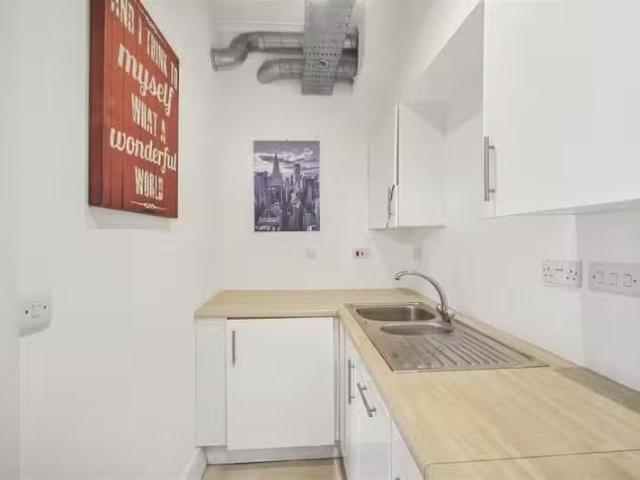 Apartment for rent in Cardiff Bay, Falcon Lodge