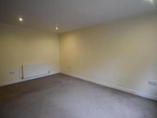 Apartment for rent in South Lane, West Yorkshire