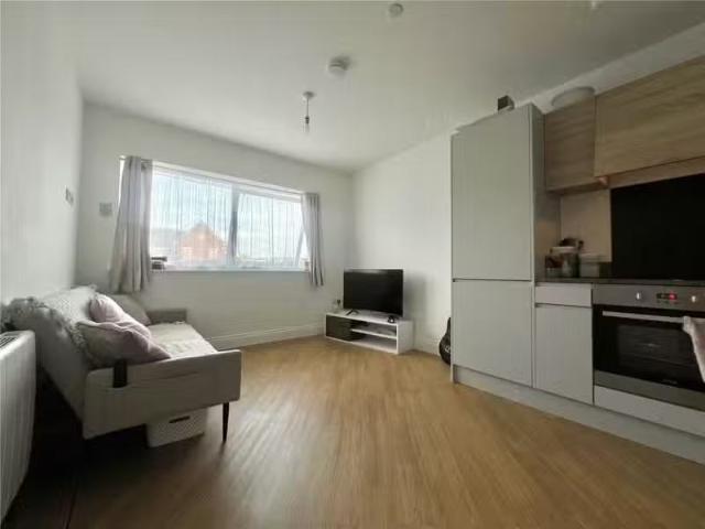 Apartment for rent in Oakdale, Poole