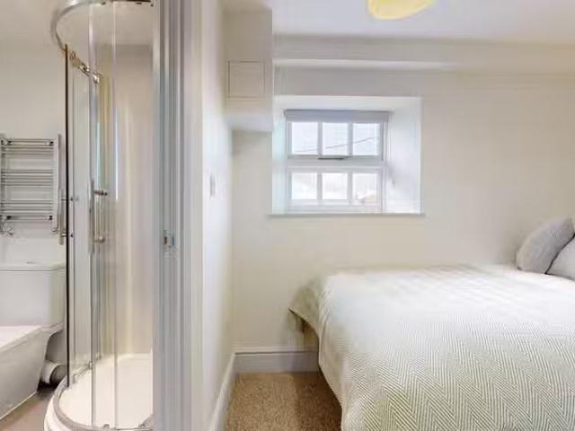 House for rent in The Hale, Greater London